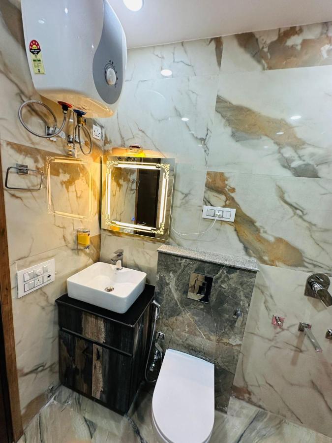 Hotel Samrat Residency 10 Mints Walking Distance Nizamuddin Railway Station Nueva Delhi Exterior foto