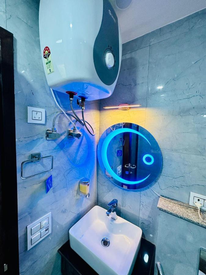 Hotel Samrat Residency 10 Mints Walking Distance Nizamuddin Railway Station Nueva Delhi Exterior foto
