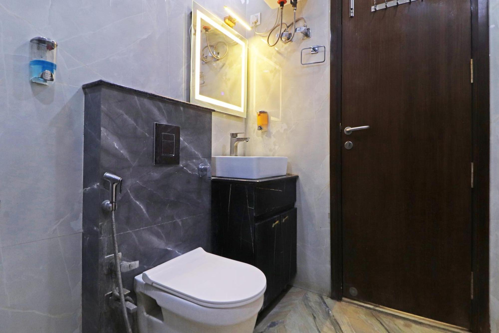 Hotel Samrat Residency 10 Mints Walking Distance Nizamuddin Railway Station Nueva Delhi Exterior foto