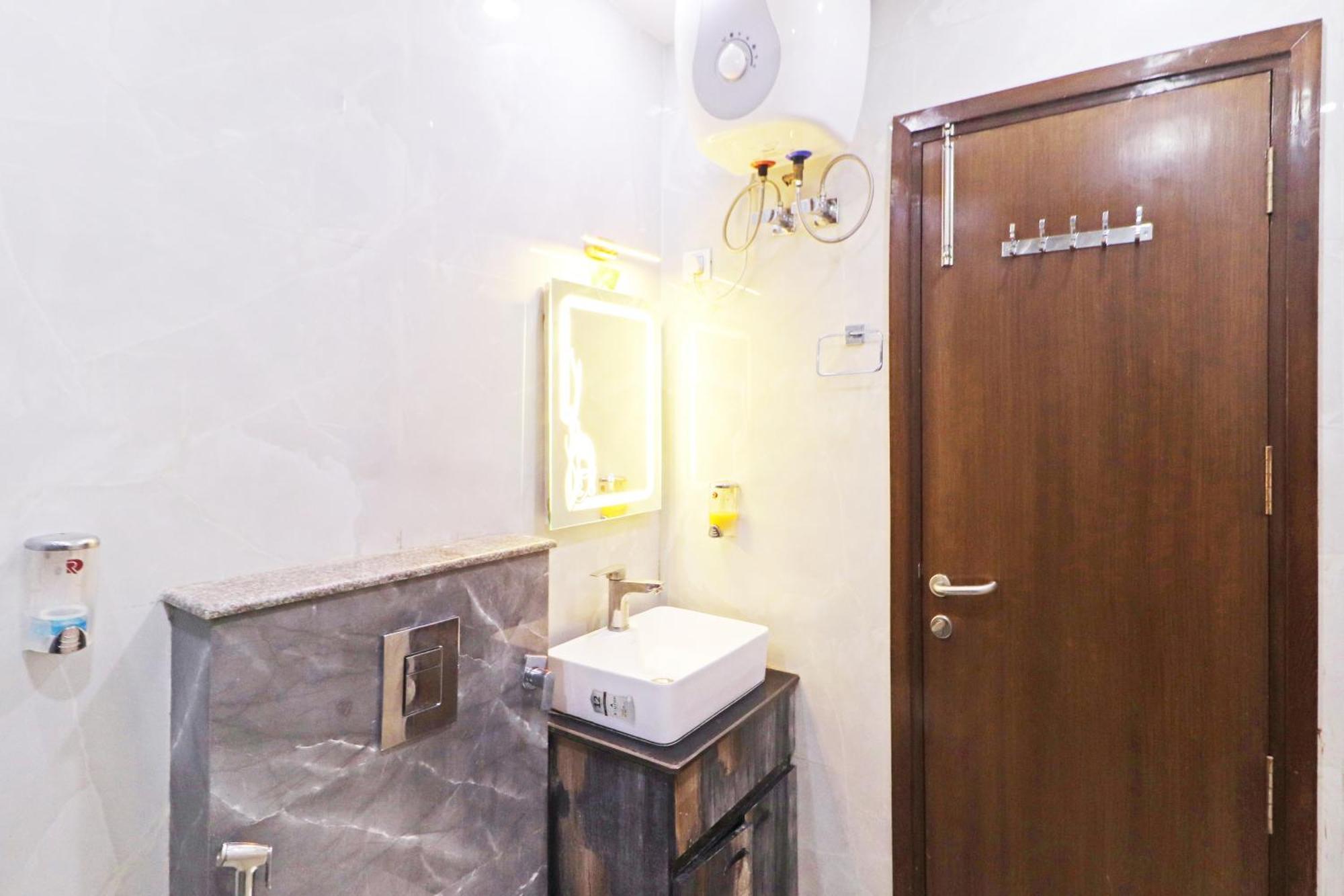 Hotel Samrat Residency 10 Mints Walking Distance Nizamuddin Railway Station Nueva Delhi Exterior foto