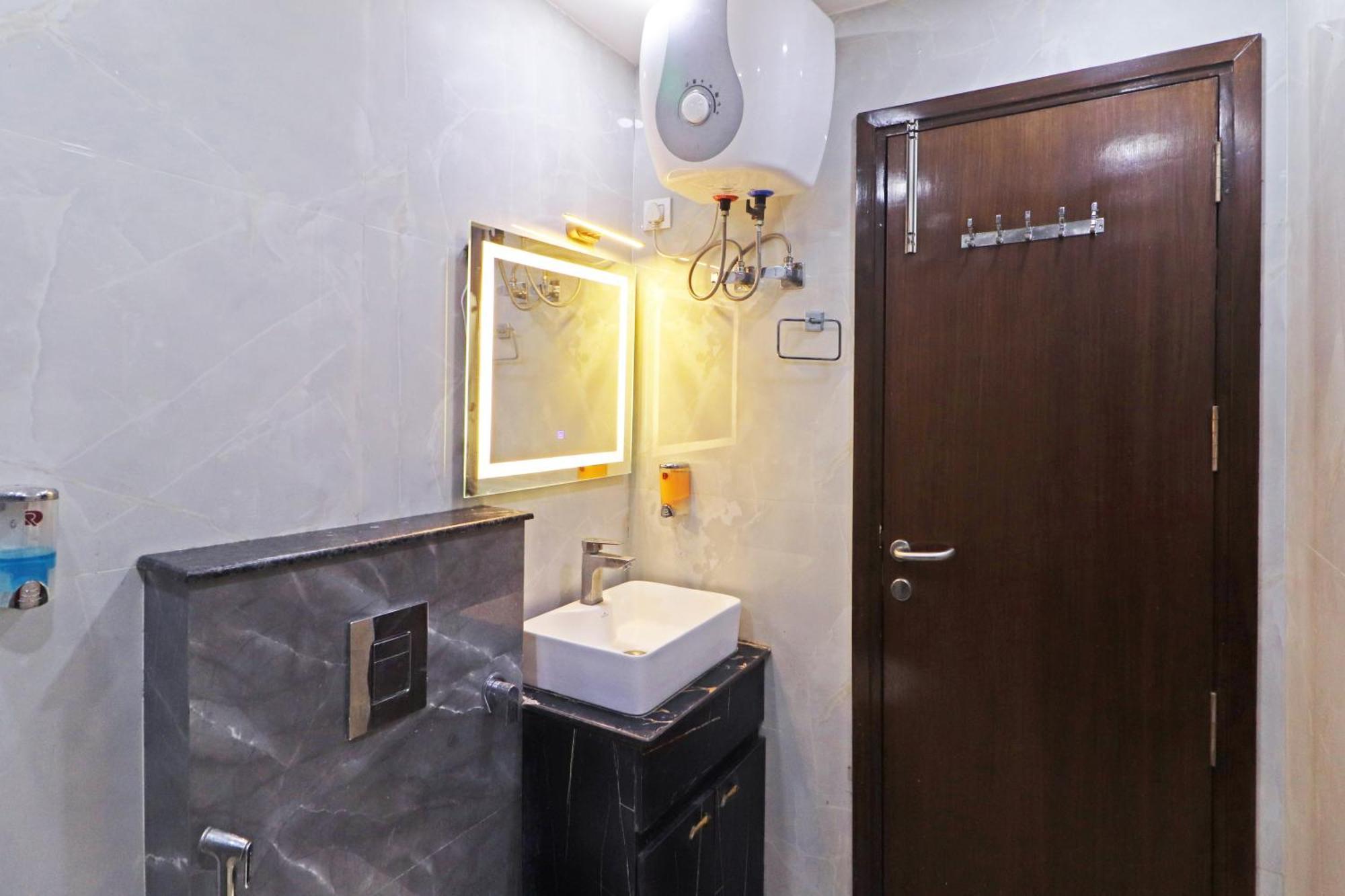 Hotel Samrat Residency 10 Mints Walking Distance Nizamuddin Railway Station Nueva Delhi Exterior foto