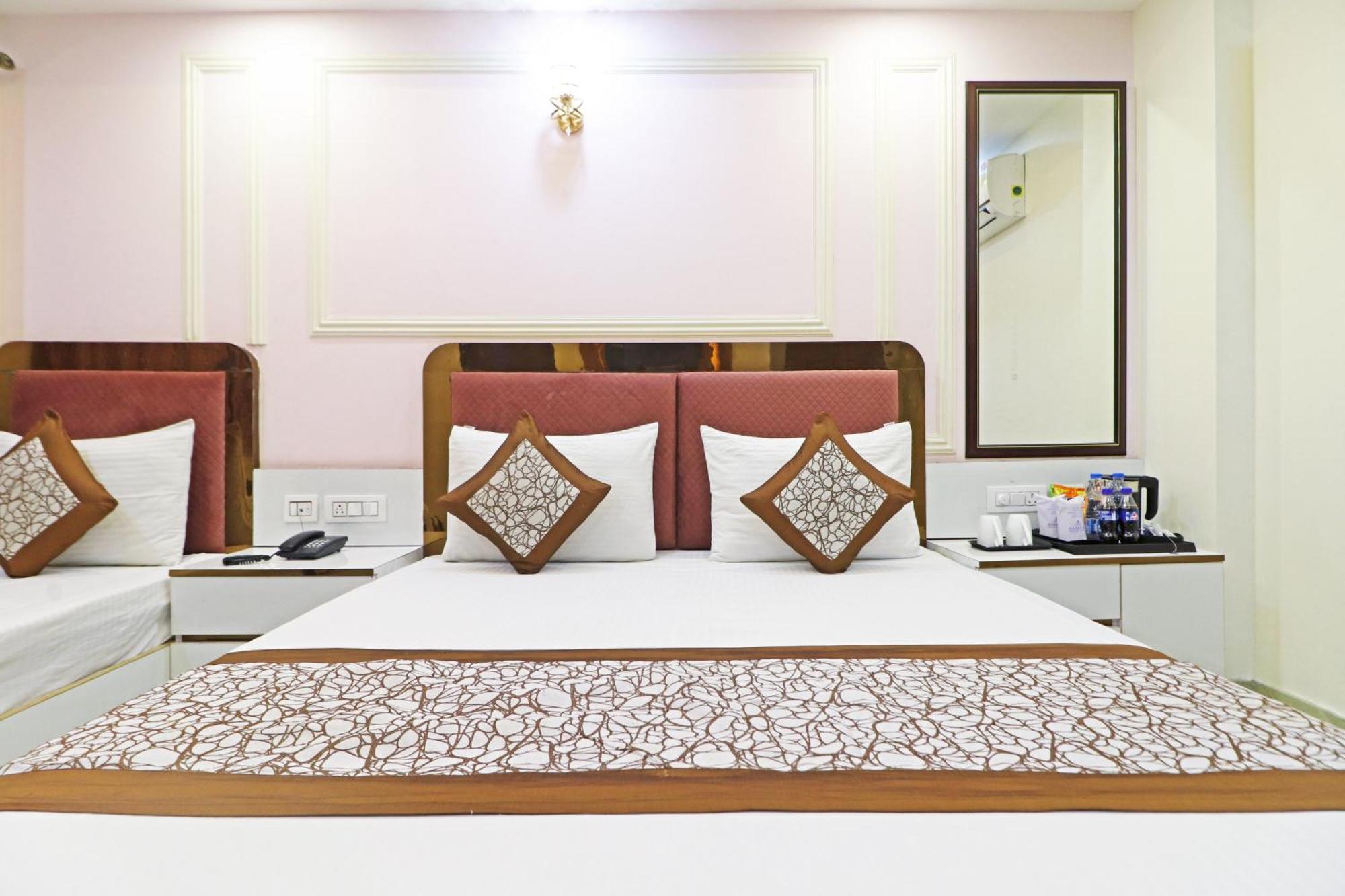 Hotel Samrat Residency 10 Mints Walking Distance Nizamuddin Railway Station Nueva Delhi Exterior foto