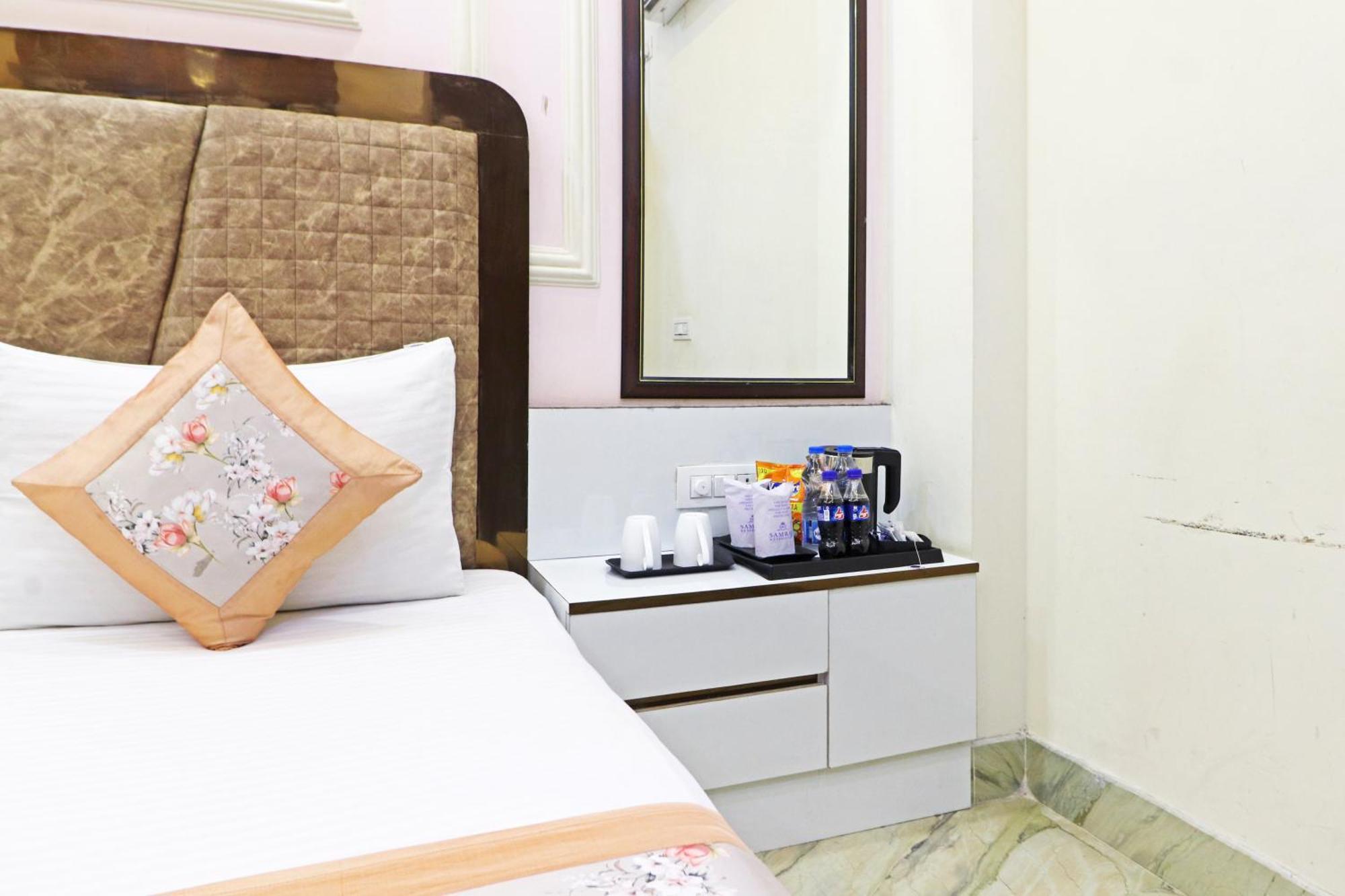 Hotel Samrat Residency 10 Mints Walking Distance Nizamuddin Railway Station Nueva Delhi Exterior foto
