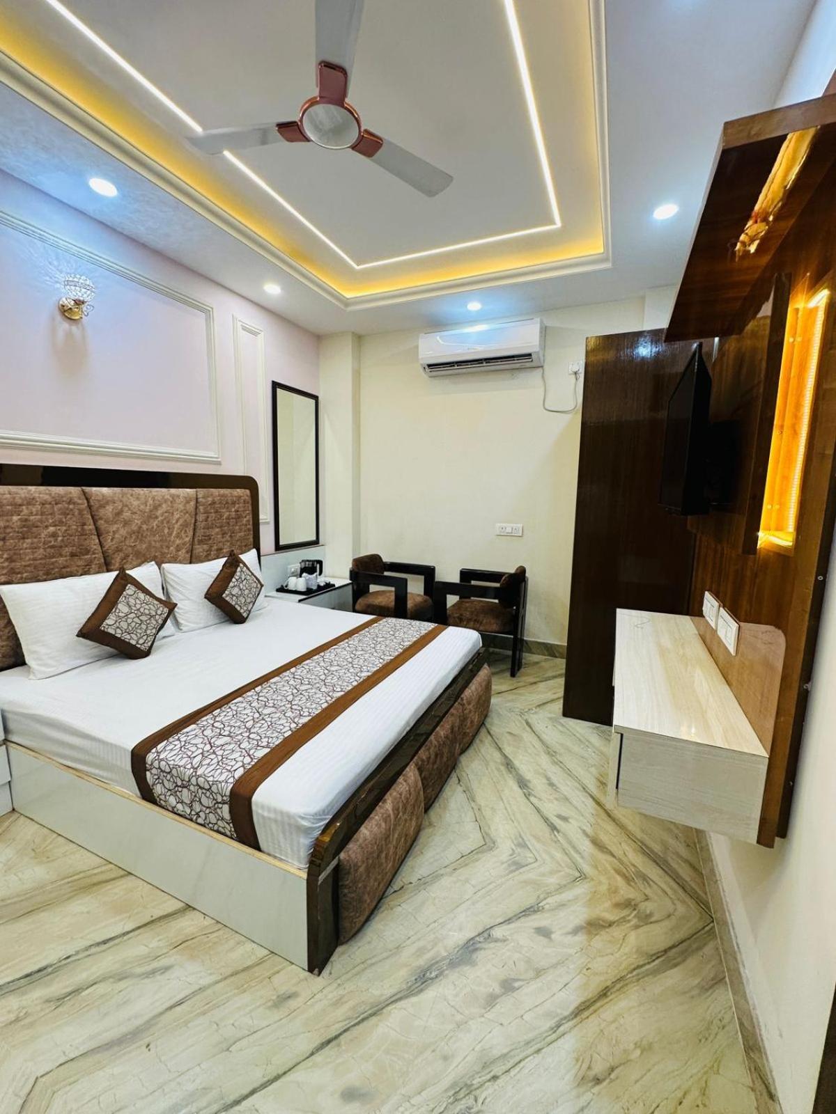 Hotel Samrat Residency 10 Mints Walking Distance Nizamuddin Railway Station Nueva Delhi Exterior foto