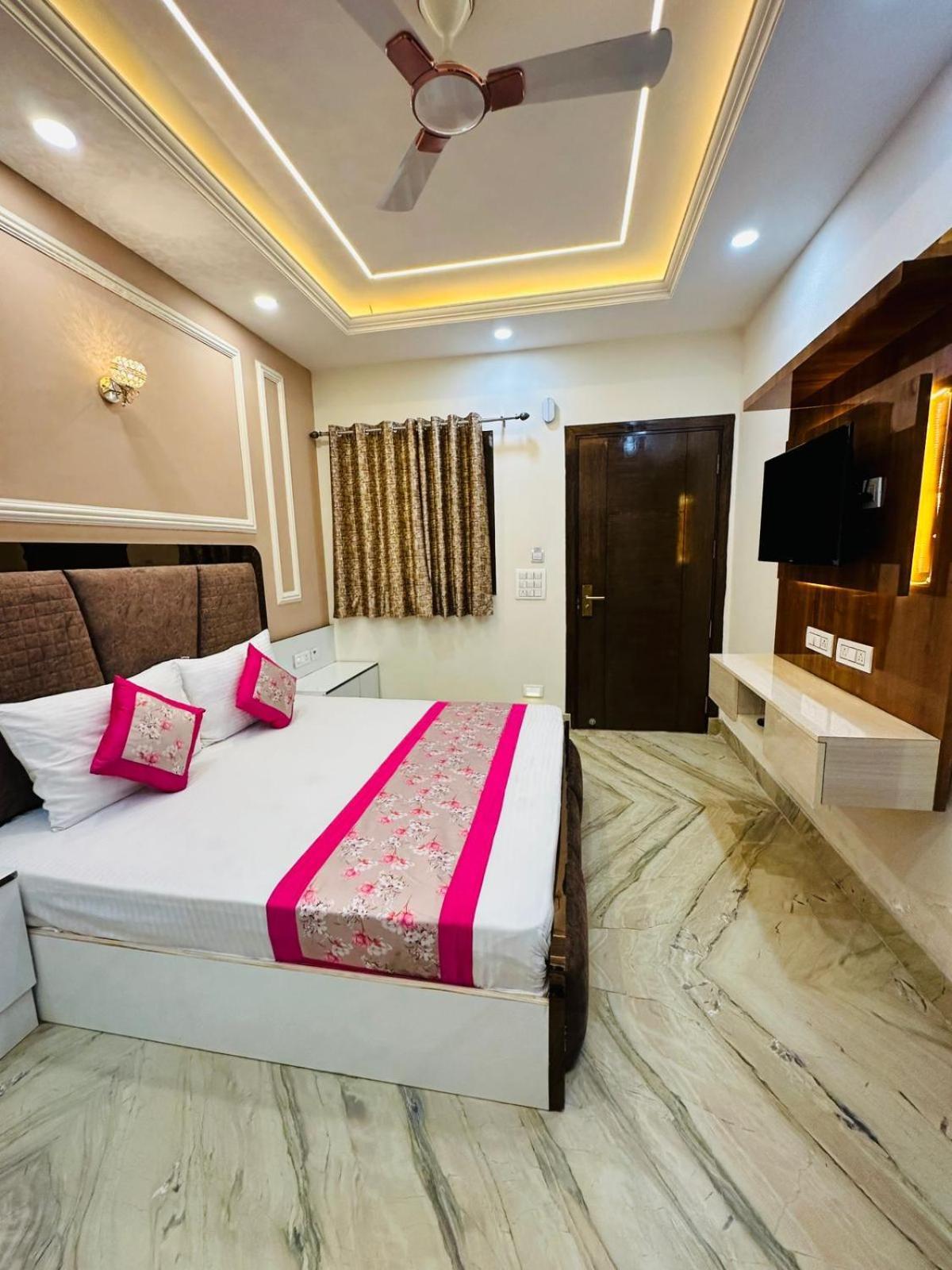 Hotel Samrat Residency 10 Mints Walking Distance Nizamuddin Railway Station Nueva Delhi Exterior foto