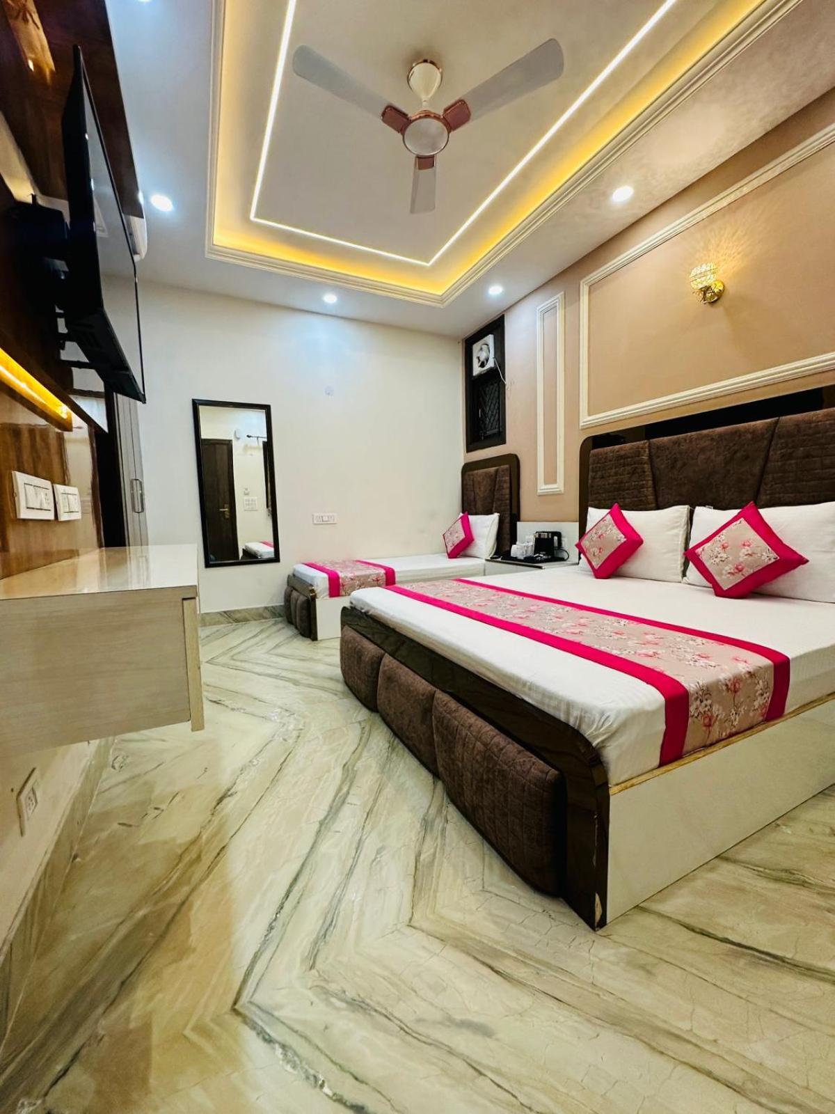 Hotel Samrat Residency 10 Mints Walking Distance Nizamuddin Railway Station Nueva Delhi Exterior foto